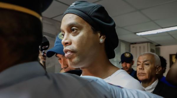 ronaldinho aproape de man united scholes a vrut sa l bata fiindca s a razgandit