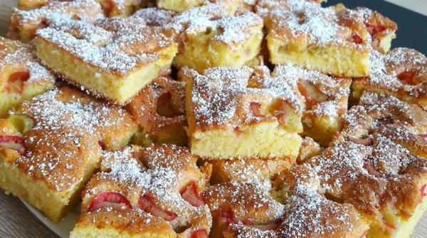 prajitura pufoasa cu rubarba cea mai tare reteta este foarte gustoasa