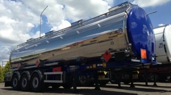 prins in flagranat in timp ce fura doua tone de motorina dintr o cisterna