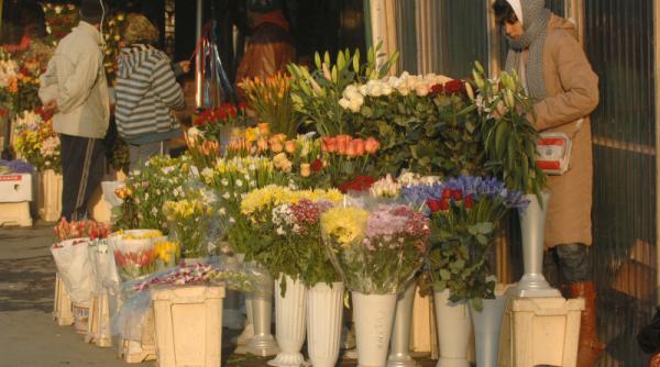 protest la piata de flori din capitala un barbat ameninta ca se omoara