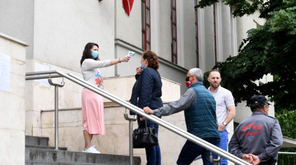 temperatura scanata la intrarea in locuri publice inchise medicul gabriel diaconu ridica un steag rosu aberatii