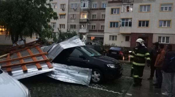 video  pamantul s a albit imediat  grindina cat nuca si ploi torentiale in arges