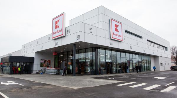 persoane bruscate de politie la supermarket rasturnare de situatie kaufland incidentul a fost regizat