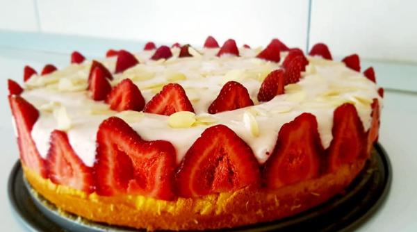 cheesecake cu capsune desertul racoros si delicios pentru weekend