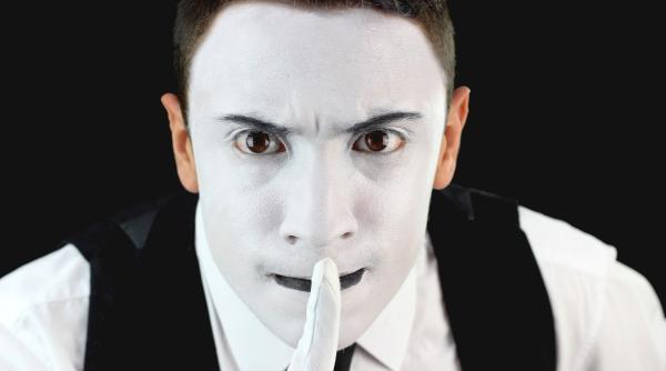 romania joaca pe extreme alifantis este o problema nu exista scoala pentru asta