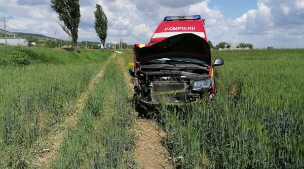 ambulanta smurd implicata intr un accident rutier cu o caruta