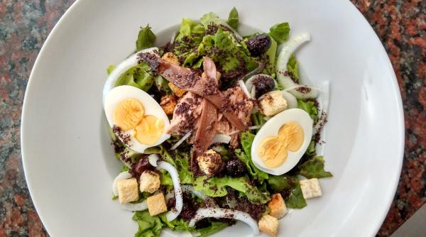 salata cu ton si oua fierte cea mai delicioasa reteta