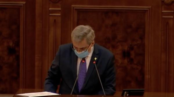vela cu documente semnate de dorneanu si de ciolacu in senat aici si acum sa aveti decenta de a recunoaste