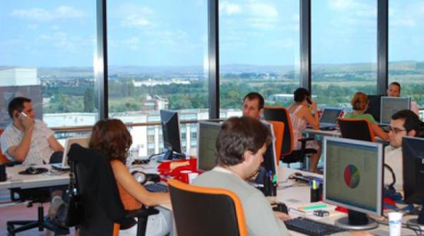 criza pe piata muncii din cauza pandemiei una din trei companii masuri de reducere a salariilor