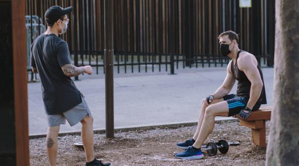 tinerii cei mai afectati de noul coronavirus avertisment de la oim