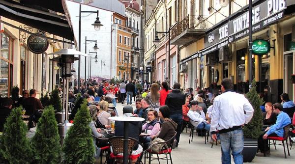 aglomeratie la terasele din centrul istoric al capitalei