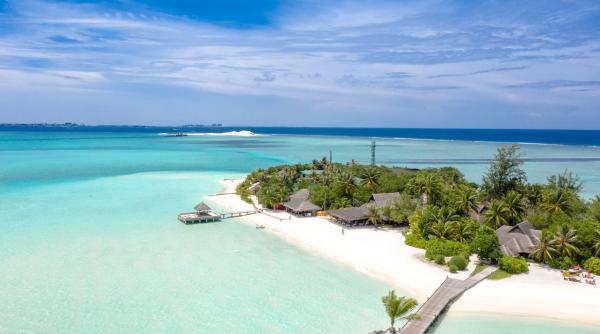 insulele maldive se redeschid  mai intai pentru bogatii lumii  apoi si pentru turisti