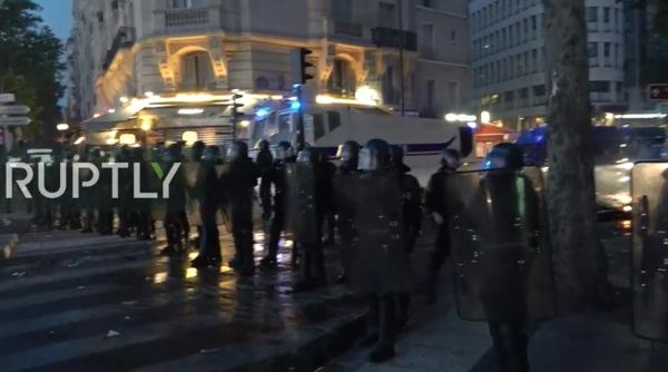 proteste de amploare si in franta imagini live demonstrantii au fost gazati de fortele de ordine