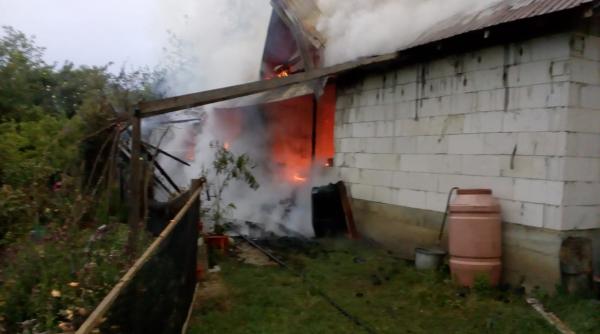 un scurtcircuit electric a distrus o locuinta din urechesti  vrancea  doua persoane ranite