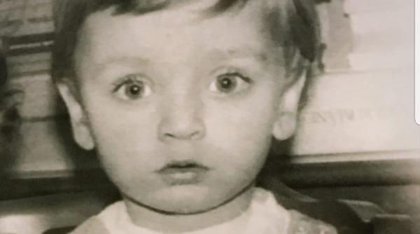 stii cine este in imagine il vezi zilnic la televizor