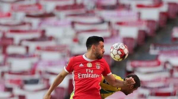 autocar plin cu fotbalisti atacat 2 jucatori bagati in spital