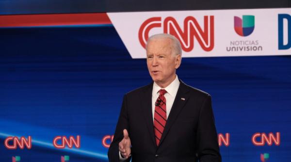 biden apasa pedala cu moartea lui george floyd