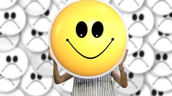 imaginile serii in bucuresti toti s au adunat in jurul lui cand l au auzit video