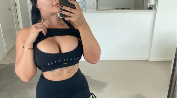 cea mai cunoscuta femeie pilot a renuntat la curse pentru o cariera in industria filmelor porno