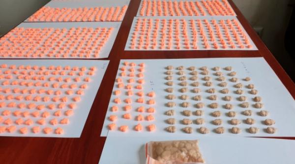 flagrant  peste 1300 de pastile de ecstasy  gasite asupra unui barbat de 53 de ani