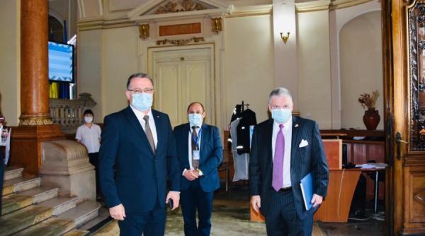 cum se face agricultura in sua ambasadorul adrian zuckerman  discutii cu ministrul agriculturii