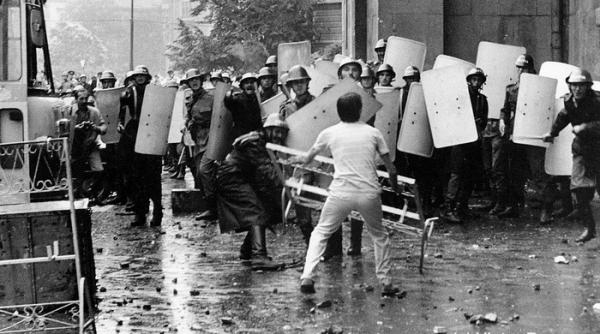 klaus iohannis in piata universitatii la 30 de ani de la mineriada din iunie 1990