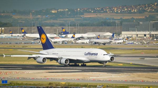 lufthansa taie zeci de mii de locuri de munca