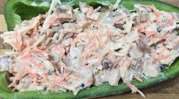 salata de cruditati cu piept de pui si maioneza este cea mai buna