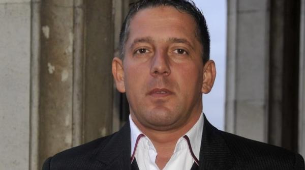 imagini tulburatoare de la inmormantarea lui costin marculescu sute de oameni isi iau ramas bun