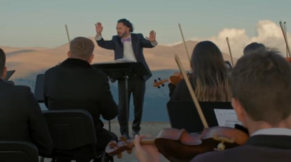 orchestra metropolitana bucuresti a cantat rapsodia romana pe platoul bucegi video