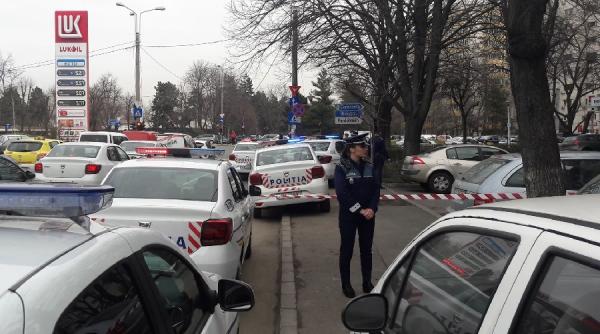 gest de condamnat al unui tanar care se afla in izolare la domiciliu