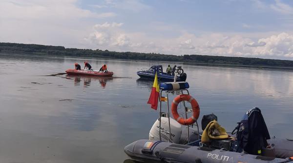poluare masiva cu petrol pe dunare interventie de amploare a autoritatilor