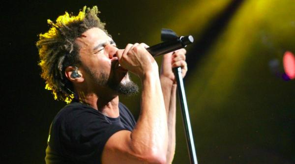 rapper ul j cole socheaza internetul cu o piesa surpriza despre rasism