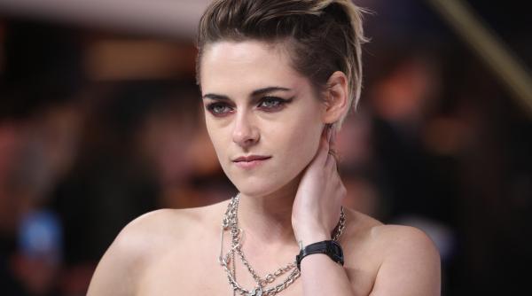 actrita kristen stewart in rolul printesei diana
