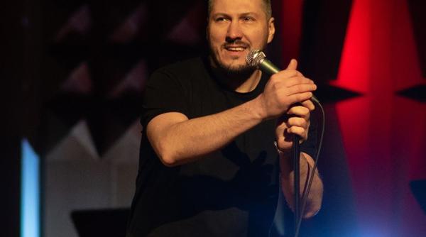 sorin parcalab amintiri de la inceputul din stand up comedy am mancat branza cu rosii in lanul de porumb