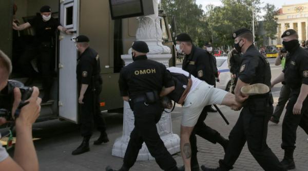 jurnalisti si protestatari arestati in belarus