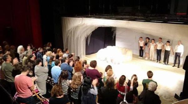 noi reguli in cultura ce trebuie sa faca actorii pe scena