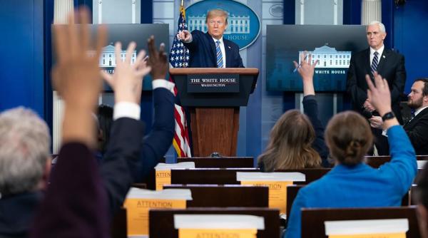 trump isi ameninta un fost consilier va plati scump