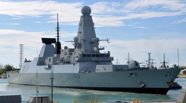 un distrugator de un miliard de lire sterline al royal navy este tras la tarm de patru ani din cauza problemelor