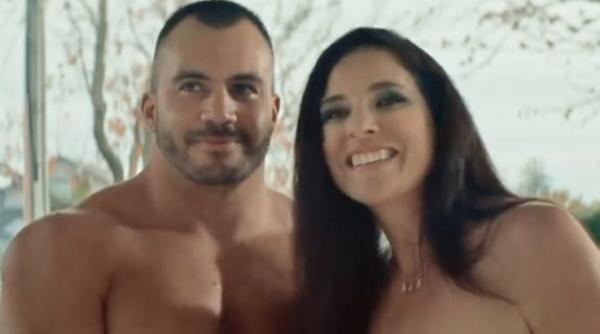 doi actori de filme pentru adulti la usa unui copil reclama virala in noua zeelanda video