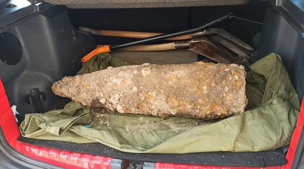 proiectil periculos la un pas de explozie pe o strada din campia turzii foto