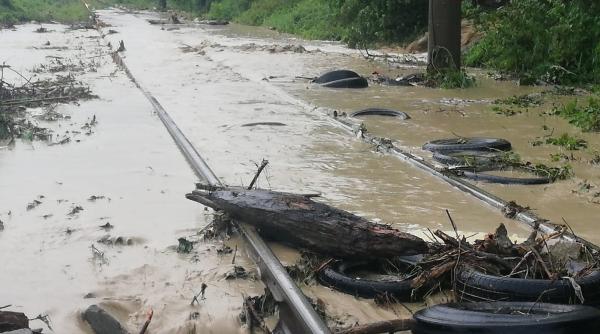 trenuri blocate intre statii din cazua inundatiilor puternice