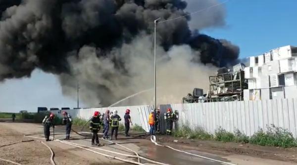 incendiu violent la un depozit de frigidere mesaj ro alert trimis de autoritati
