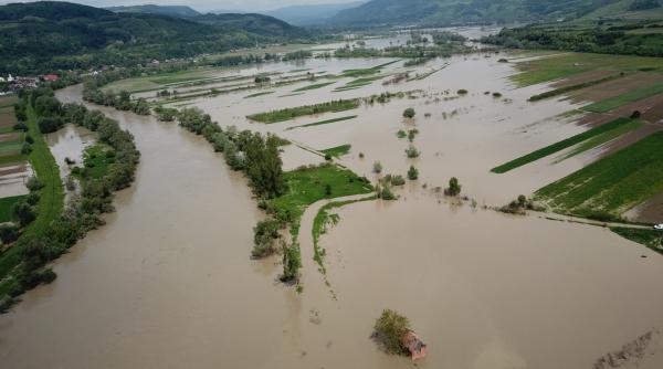 viitura puternica in botosani peste 500 de hectare acoperite de apele prutului