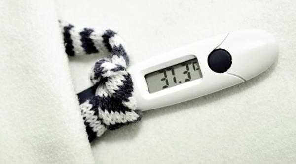 glume pe facebook e sau nu corecta expresia a lua temperatura