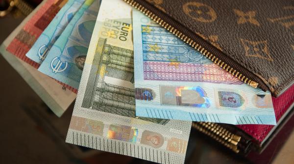 previziune sumbra euro va ajunge la 5 lei urmeaza scumpiri masive