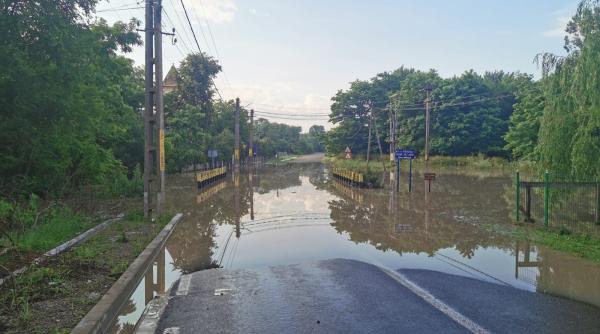 prutul a depasit cu 266 centimetri cota de pericol drum national inundat