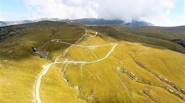 aglomeratie incredibila pe platoul bucegi nu este autostrada bucuresti brasov