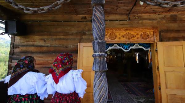 cati romani isi sarbatoresc onomastica de sfintii apostoli petru si pavel cea mai puternica rugaciune