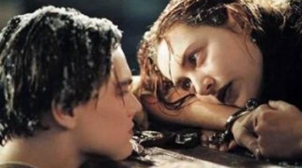 cea mai cunoscuta scena din titanic eroarea lui dicaprio regizorul a decis sa o pastreze iata de ce